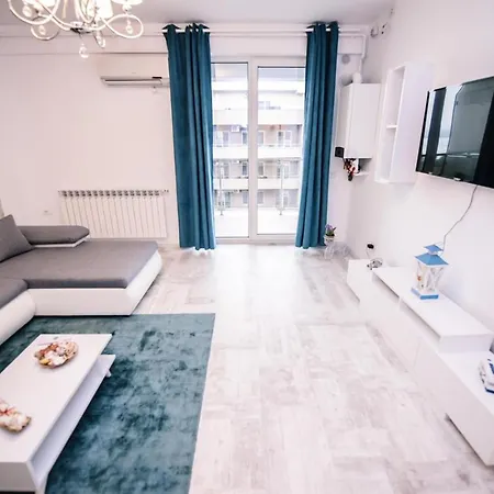 Lotus Viggo Apartament * 마마이아