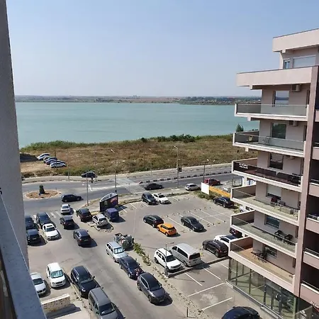 Lotus Viggo Apartament * 마마이아